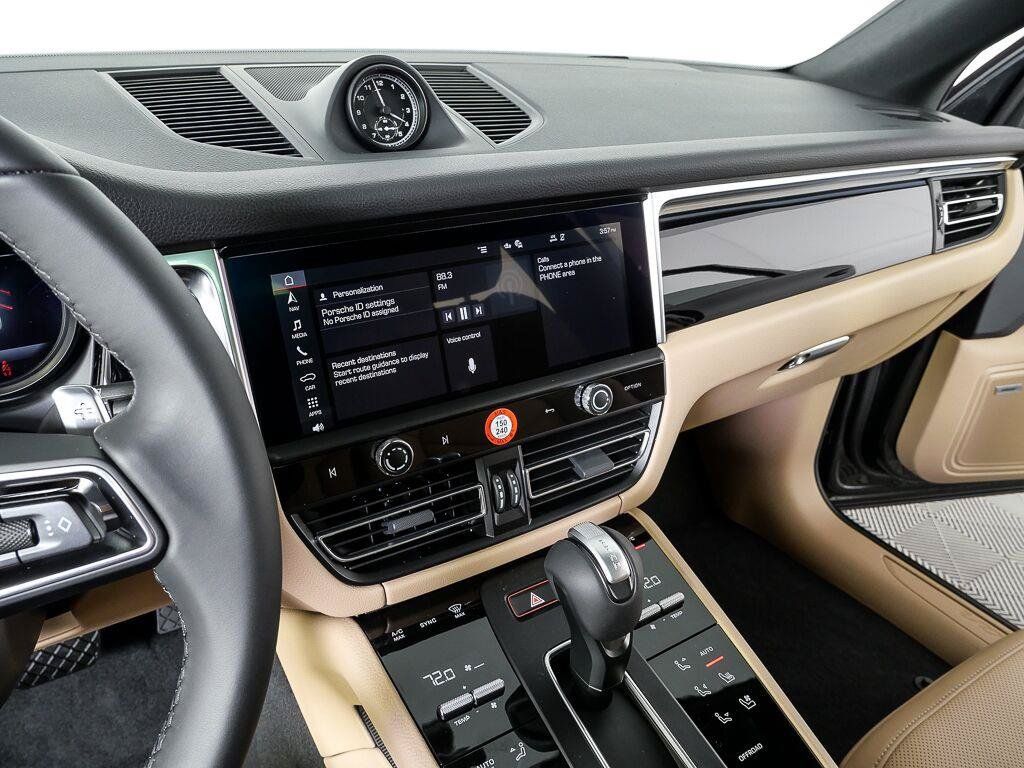Certified 2026 Porsche Macan AWD/4WD image 12