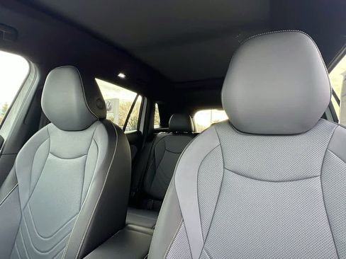 New 2026 Volkswagen Tiguan SE R-Line image 11