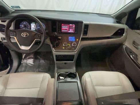 Used 2018 Toyota Sienna XLE FWD image 26