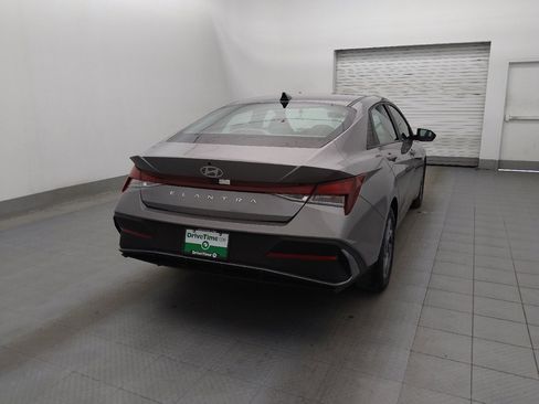 Used 2024 Hyundai Elantra SEL image 7