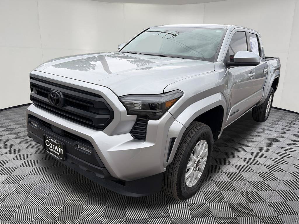 Used 2025 Toyota Tacoma SR5 AWD/4WD image 3