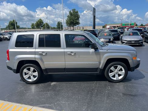 Used 2016 Jeep Patriot Latitude FWD image 8