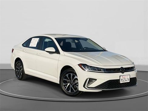 Used 2025 Volkswagen Jetta S image 1