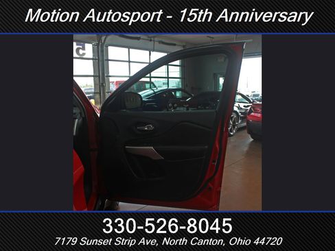 Used 2017 Jeep Cherokee Trailhawk w/ Comfort/Convenience Group image 33