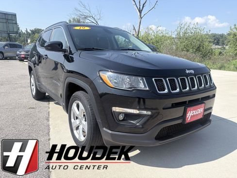Used 2019 Jeep Compass Latitude w/ Popular Equipment Group AWD/4WD image 1