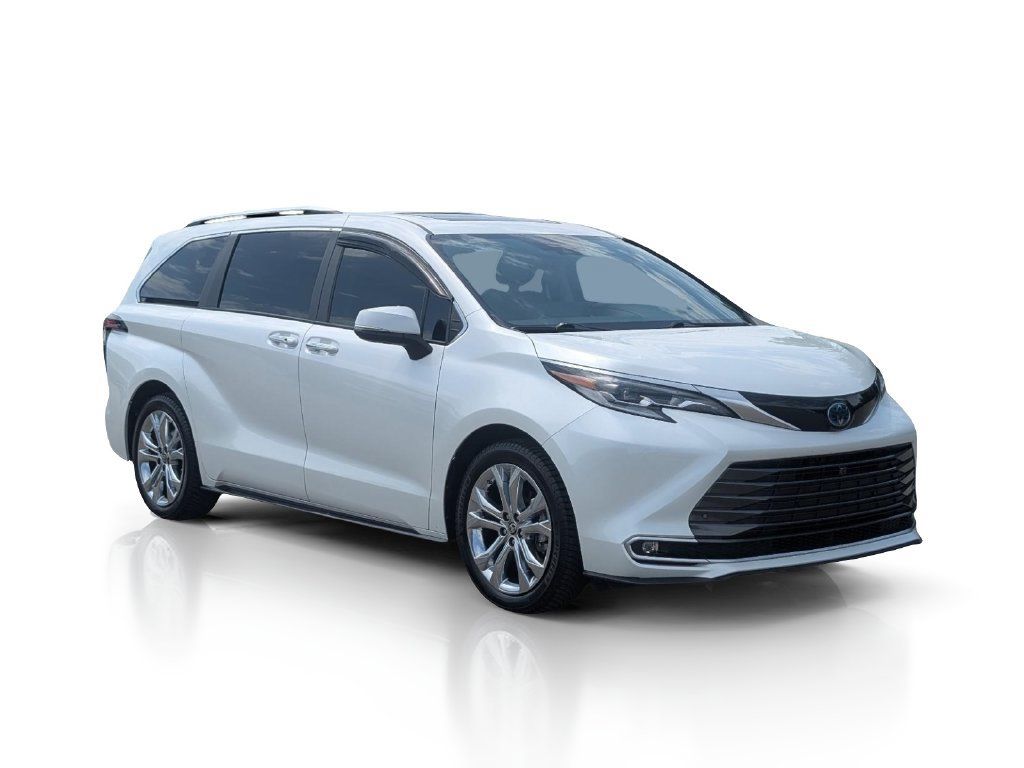Used 2023 Toyota Sienna Platinum FWD image 3