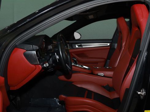 Used 2023 Porsche Panamera 4 Platinum Edition image 10