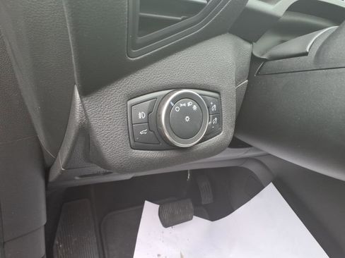 Used 2019 Ford Escape SE image 16