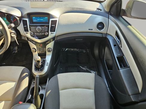 Used 2015 Chevrolet Cruze LS image 4
