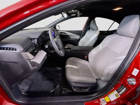 Used 2025 Toyota Camry SE w/ Convenience Package FWD image 22