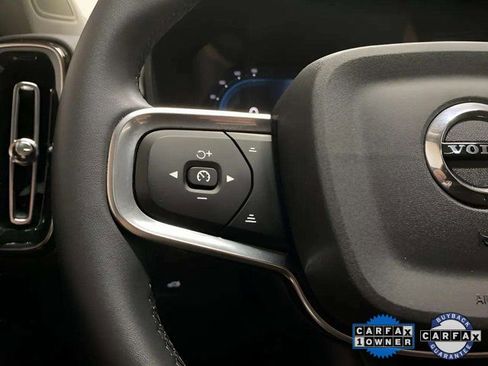 Used 2025 Volvo XC40 B5 Plus image 38