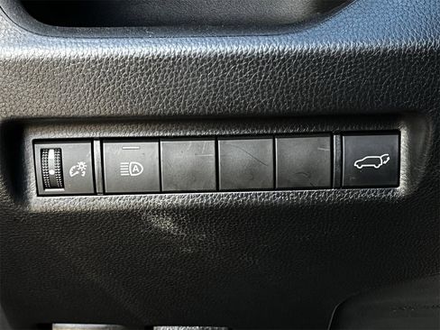 Used 2021 Toyota RAV4 XLE Premium image 20