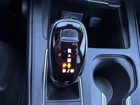 Used 2025 Cadillac XT4 Premium Luxury image 38