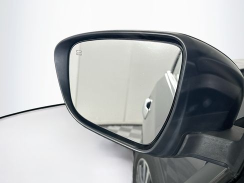 Used 2019 Nissan Rogue SV w/ Premium Package FWD image 16