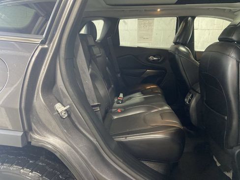 Used 2019 Jeep Cherokee Limited AWD/4WD image 27
