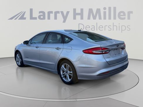 Used 2018 Ford Fusion SE FWD image 3