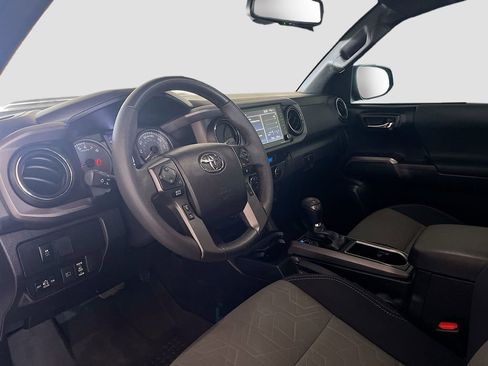 Used 2022 Toyota Tacoma TRD Off-Road w/ Technology Package AWD/4WD image 9