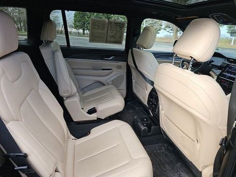 Used 2023 Jeep Grand Cherokee L Limited w/ Luxury Tech Group II image 16