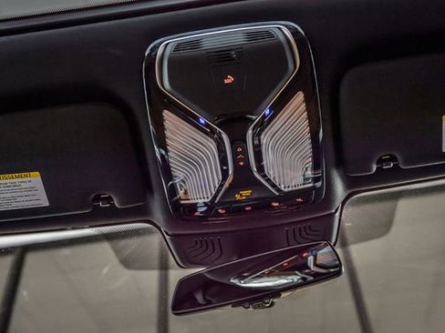 Used 2019 BMW 740i xDrive w/ M Sport Package image 39