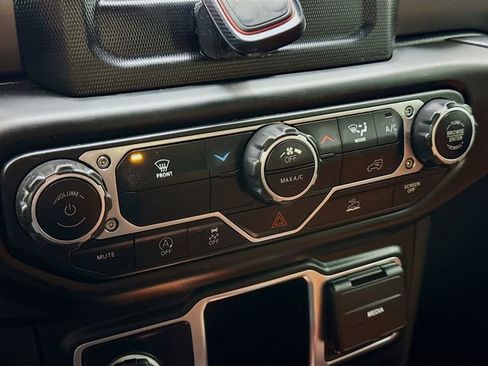 Used 2023 Jeep Gladiator Sport image 18