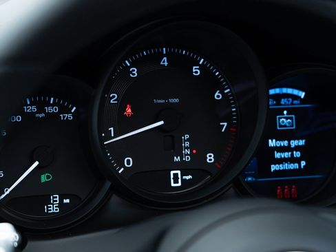 Certified 2024 Porsche Macan AWD/4WD image 19