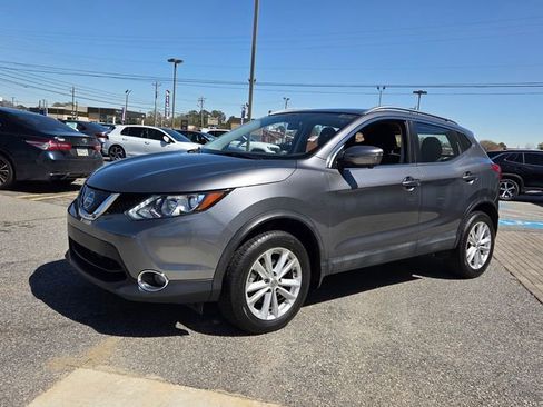Used 2018 Nissan Rogue Sport SV w/ SV Technology Package image 3