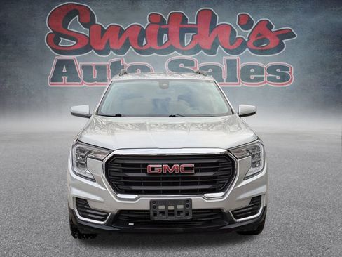 Used 2022 GMC Terrain SLE w/ Driver Convenience Package image 2