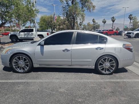 Used 2011 Nissan Altima 2.5 S FWD image 2