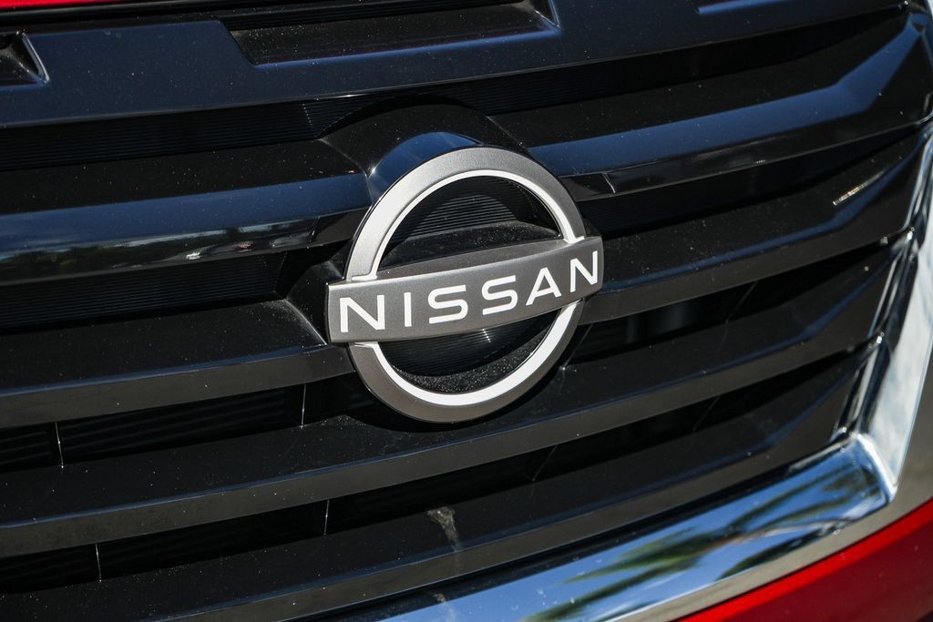 Used 2024 Nissan Pathfinder SV FWD image 9