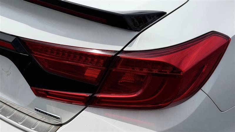 Used 2018 Honda Accord Touring image 13