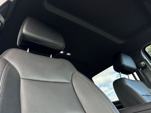 Used 2022 GMC Sierra 1500 SLT w/ SLT Convenience Package image 18