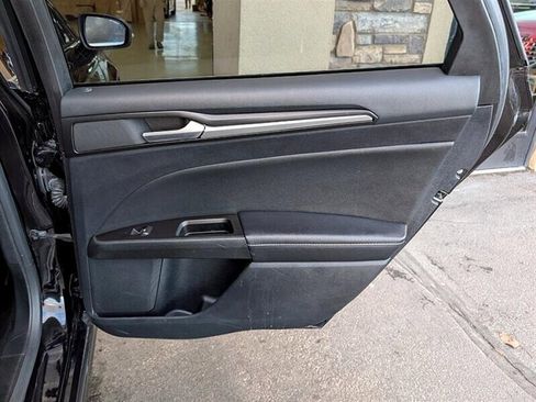 Used 2019 Ford Fusion Titanium image 28