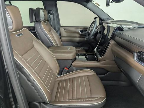 Used 2025 GMC Yukon Denali Ultimate image 24