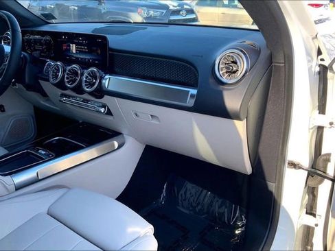 Used 2025 Mercedes-Benz GLB 250 4MATIC image 14