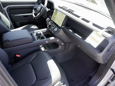 New 2026 Land Rover Defender 110 X-Dynamic SE AWD/4WD image 22