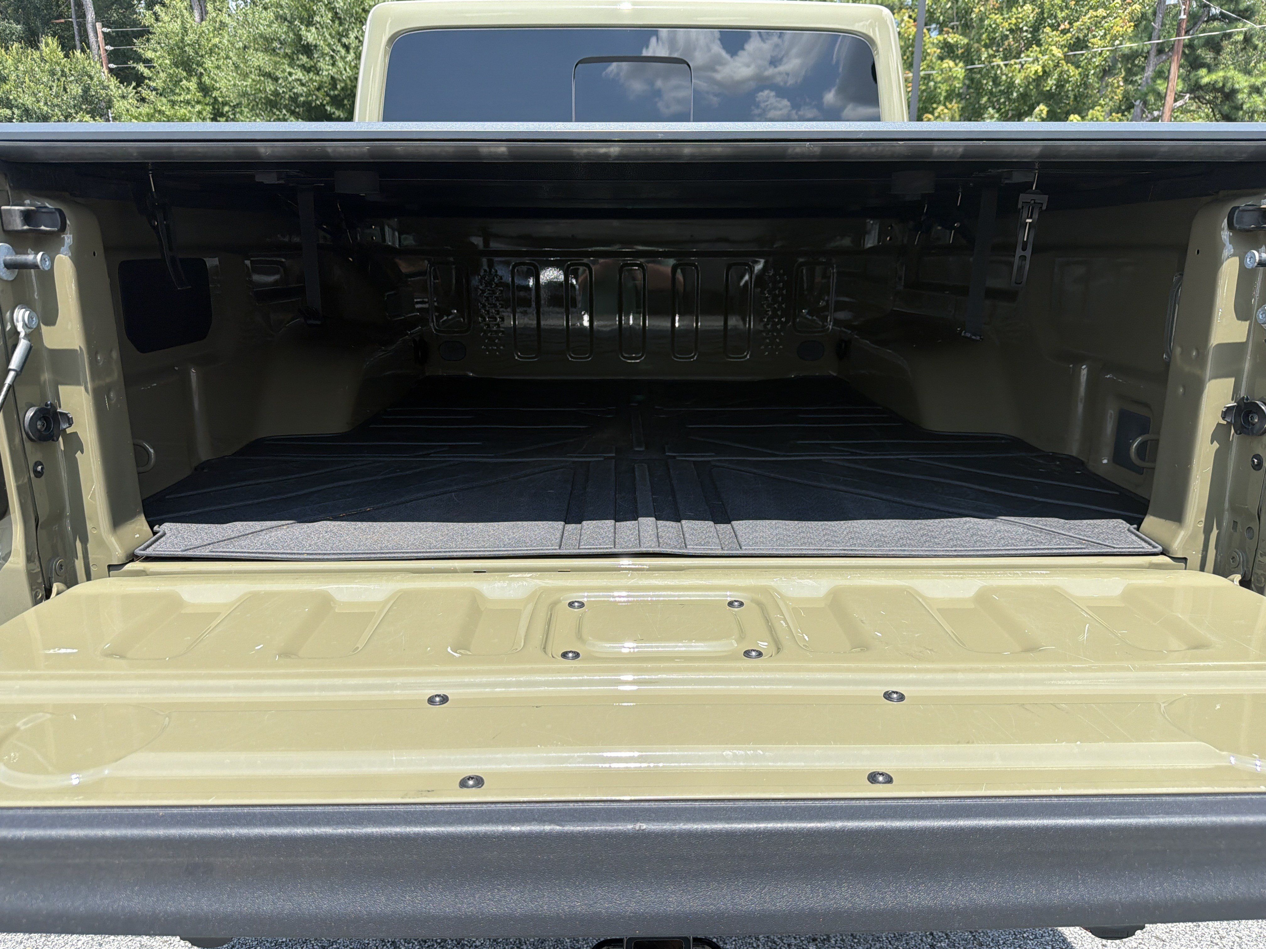 Used 2025 Jeep Gladiator Sport AWD/4WD image 22