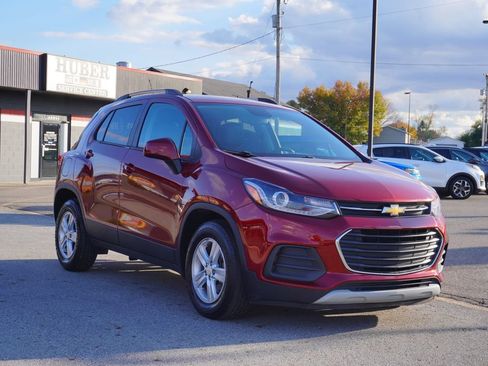 Used 2021 Chevrolet Trax LT w/ Driver Confidence Package image 9