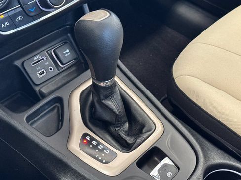 Used 2016 Jeep Cherokee 75th Anniversary FWD image 21