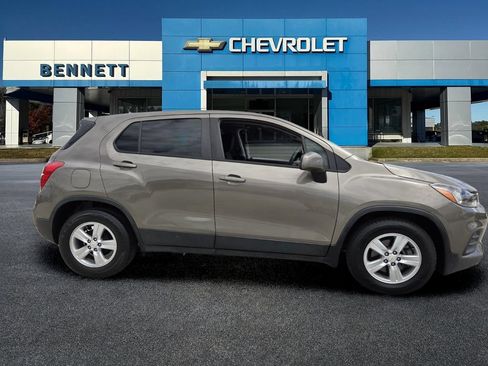 Used 2021 Chevrolet Trax LS w/ Tint and Cruise Package FWD image 8