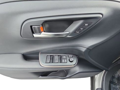 Used 2023 Toyota Crown Limited image 23