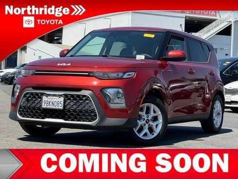 Used 2022 Kia Soul LX w/ Technology Package FWD image 2
