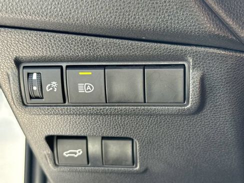 Used 2023 Toyota Corolla Cross XLE w/ Convenience Package FWD image 23