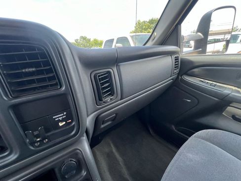 Used 2006 Chevrolet Silverado 2500 LT w/ Heavy-Duty Power Package AWD/4WD image 73