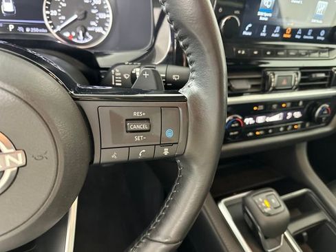 Used 2023 Nissan Pathfinder SL image 16