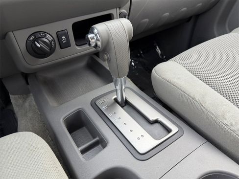 Used 2018 Nissan Frontier SV image 27