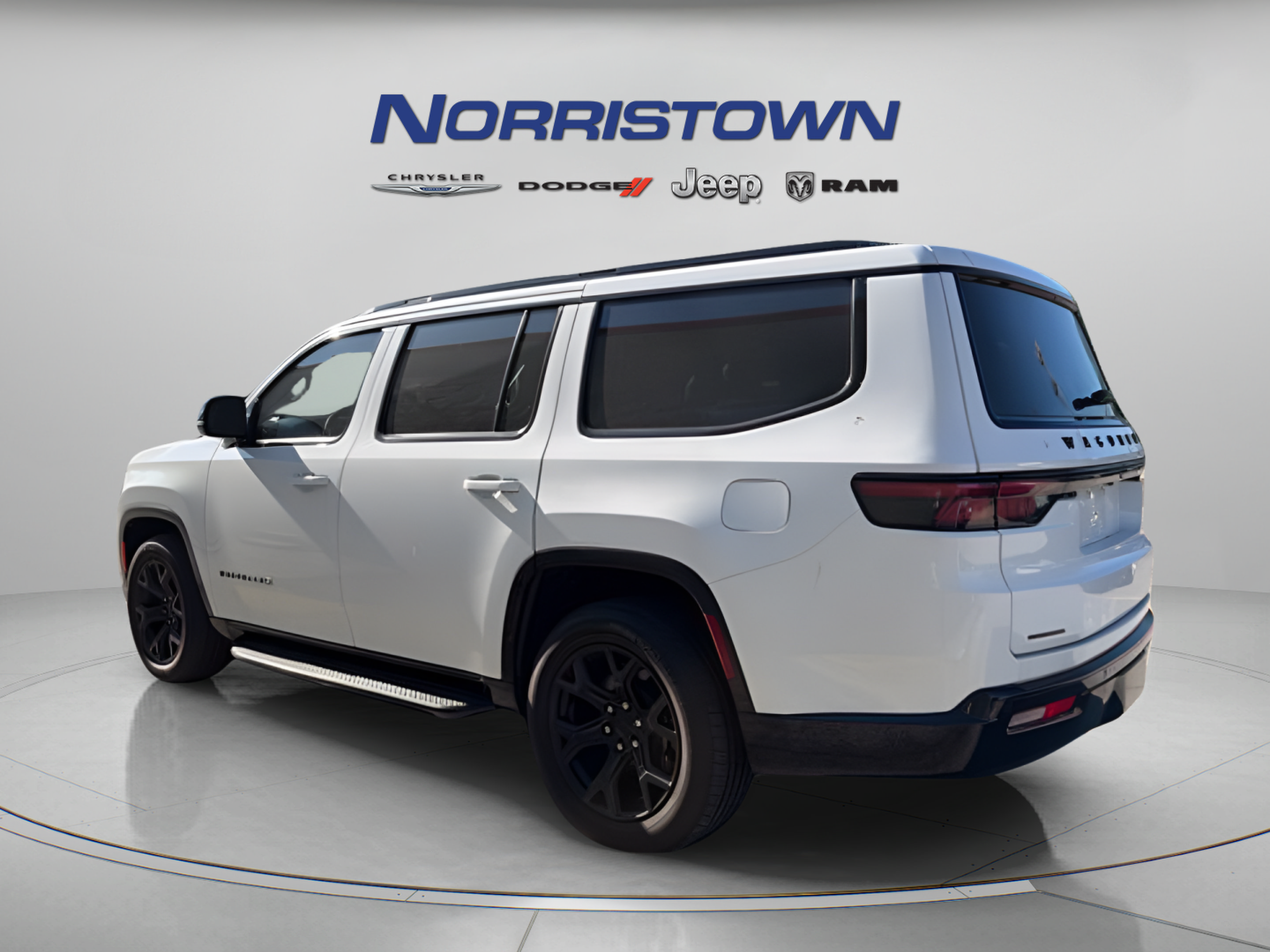Used 2023 Jeep Wagoneer Series II AWD/4WD image 5