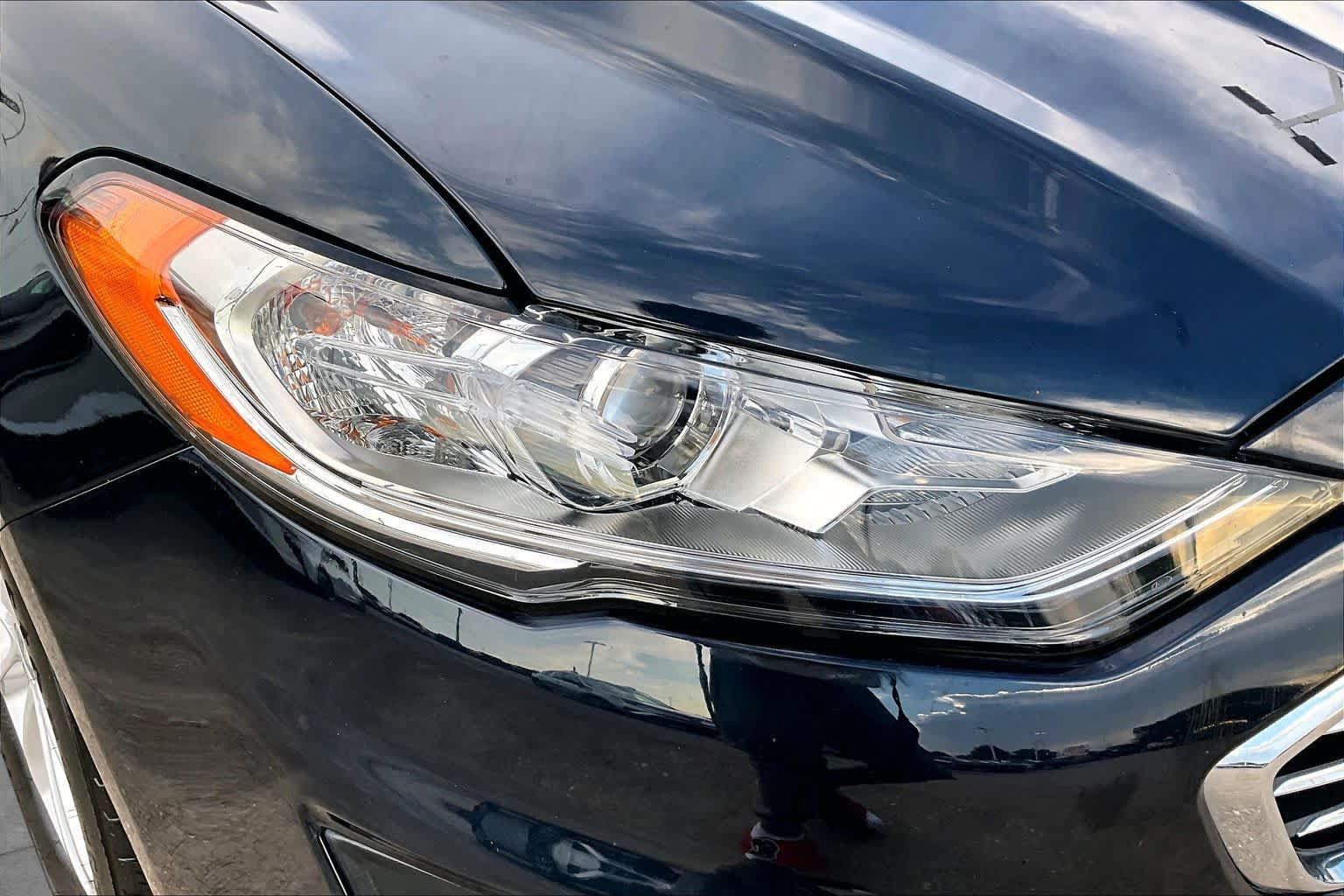 Used 2020 Ford Fusion SE FWD image 28