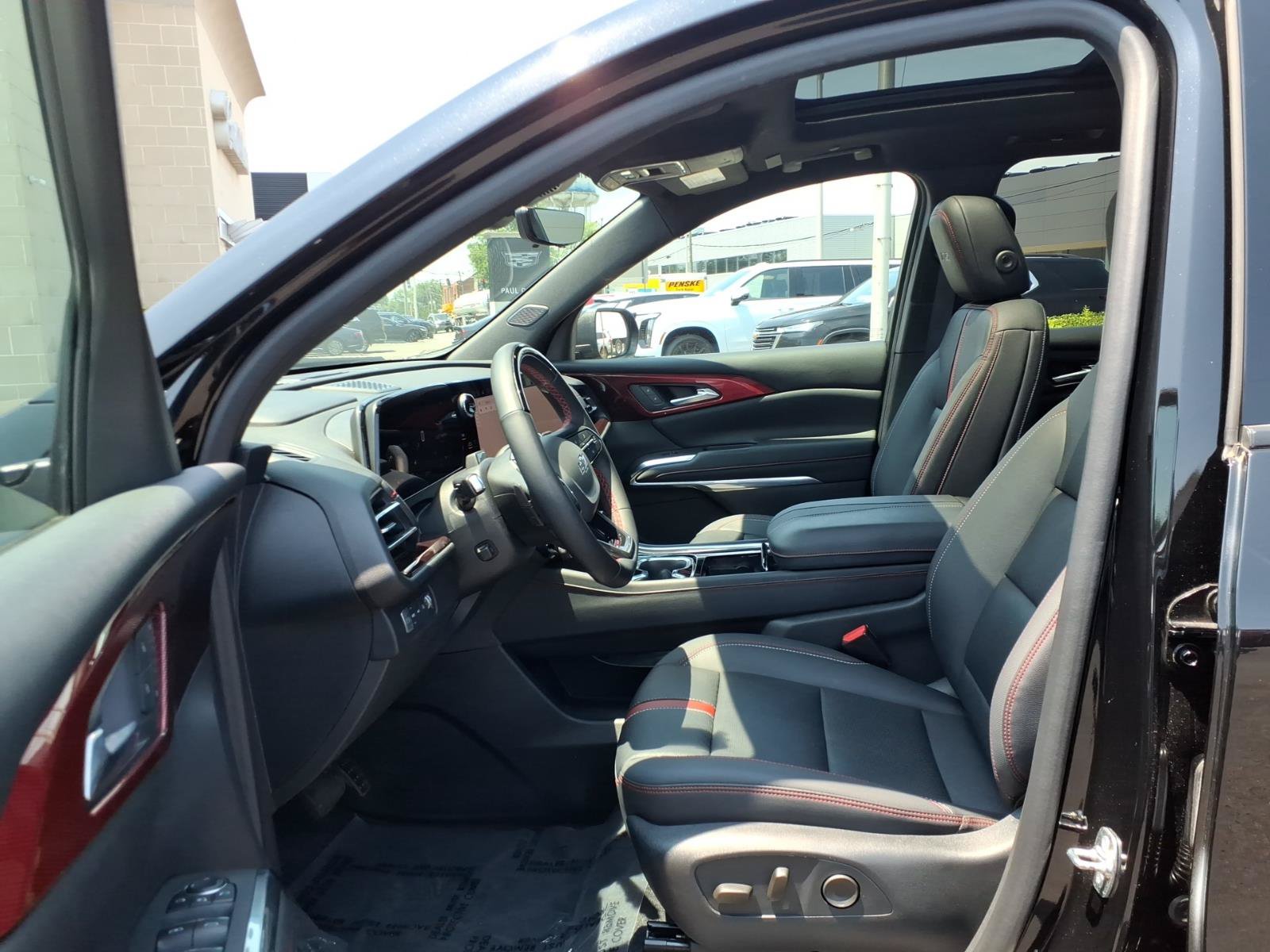 Used 2024 Chevrolet Traverse RS AWD/4WD image 22