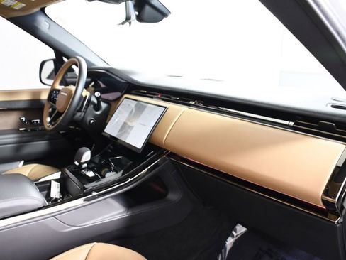 Used 2024 Land Rover Range Rover Sport Dynamic SE image 18