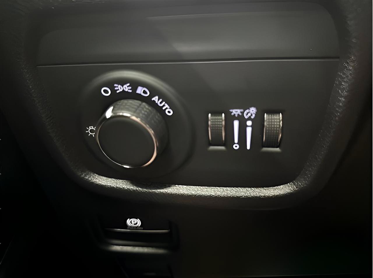 Used 2024 Jeep Grand Cherokee Laredo X w/ Luxury Tech Group I AWD/4WD image 19